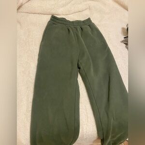 Comfrt Women's green sweatpants